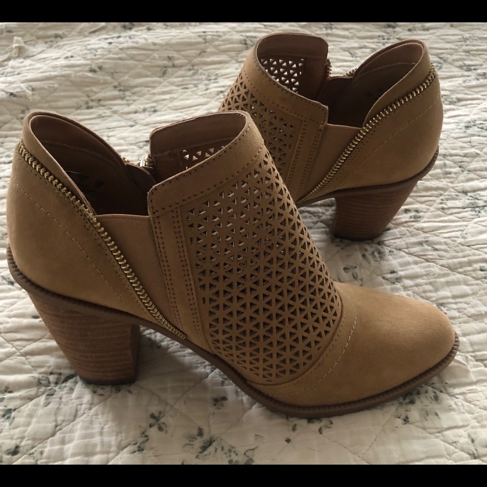 COPY - Ladies size 7 Fergie booties.